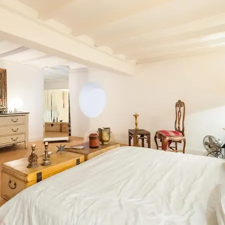 Farnese Enchanting By Romeloft Apartment